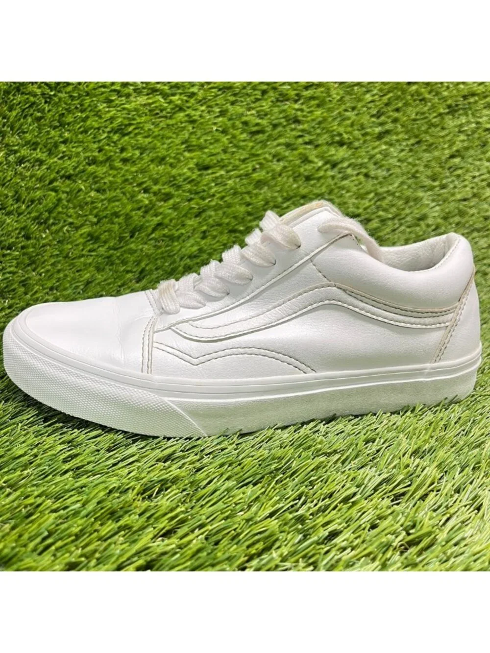 Vans Old Skool Low Womens Size 7.5 White Athletic Leather Skate Shoes Sneakers